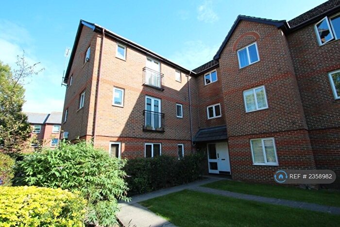 2 Bedroom Flat To Rent In John Austin Close, Kingston, KT2