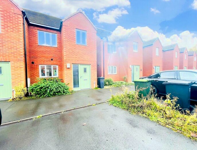 3 Bedroom House To Rent In John Brooks Avenue, Smethwick, B66