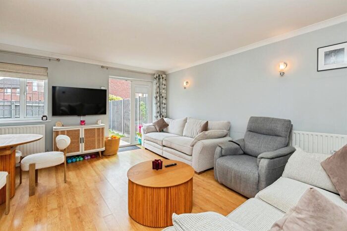 3 Bedroom End Of Terrace House For Sale In Todd Close, Aylesbury, HP21