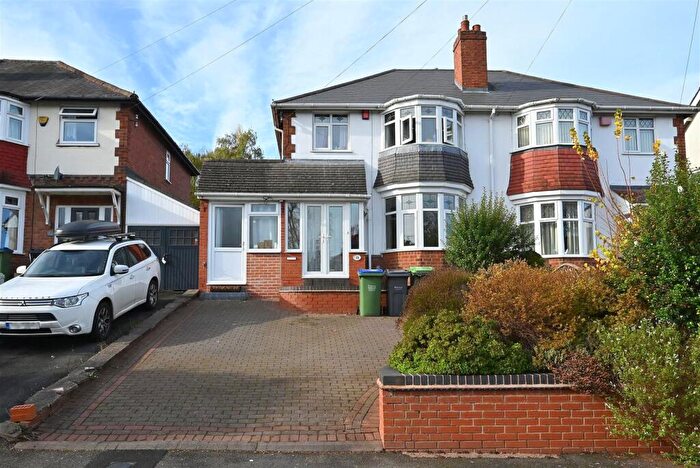 3 Bedroom Semi Detached House For Sale In Woodbourne Road, Bearwood, Birmingham, B67