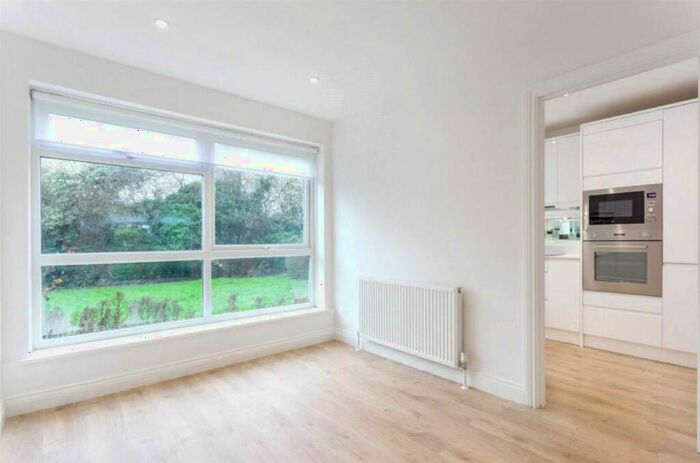2 Bedroom Maisonette To Rent In Heath View, East Finchley, London, N2