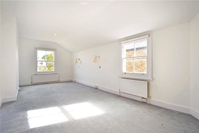 2 Bedroom Flat For Sale In Beauval Road, East Dulwich, London, SE22