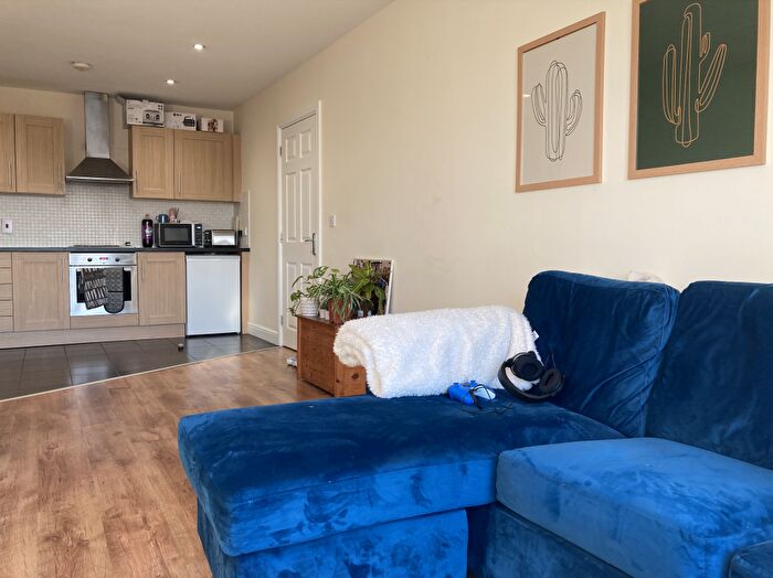 2 Bedroom Flat To Rent In Tanner Court // Bed Flat // Aug, LN5
