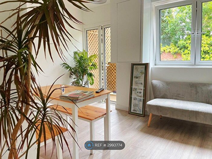 4 Bedroom Flat To Rent In Canary Wharf, London, E14
