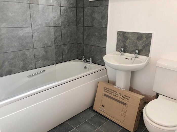 1 Bedroom Flat To Rent In Netherend Lane, Halesowen, B63