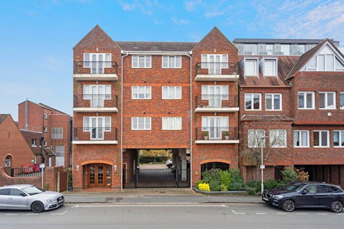 1 Bedroom Flat To Rent In Maple Court, Station Road, Gerrards Cross, Bucks, SL9