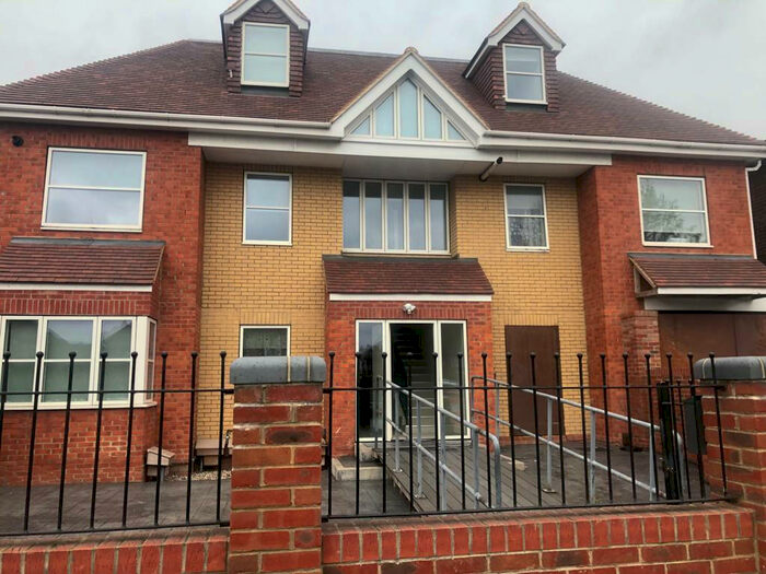 1 Bedroom Flat To Rent In No Deposit Option Available, Chase Cross Road, Romford, Essex, RM5