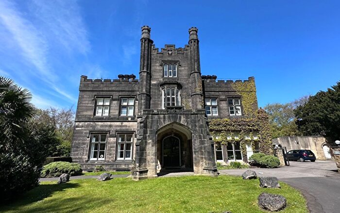 2 Bedroom Flat To Rent In Headingley Castle, Headingley Lane, Headingley, Leeds, LS6