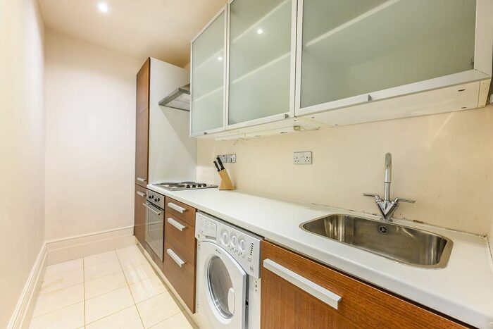 1 Bedroom Flat For Sale In Caxton Street, St James's Park, London, SW1H