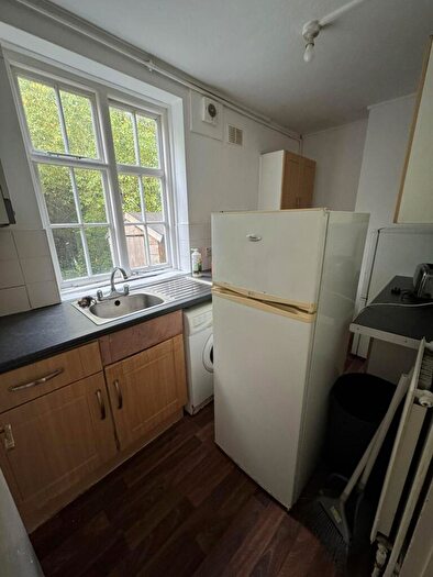 2 Bedroom Flat To Rent In Addison Way, London, NW11