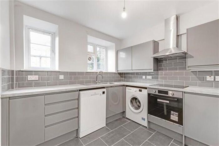 1 Bedroom Flat To Rent In North Circular Road, Golders Green, NW11