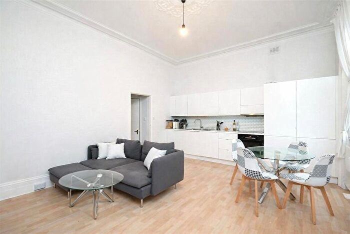 1 Bedroom Flat To Rent In Charlotte Street, Fitzrovia, London, W1T