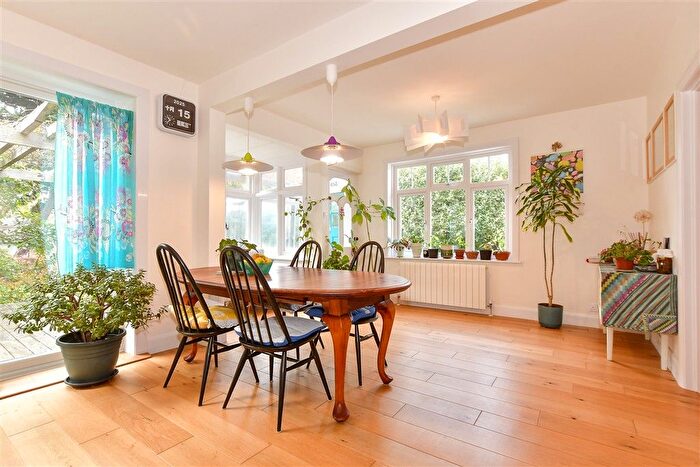 3 Bedroom Detached Bungalow For Sale In Granville Rise, Totland Bay, Isle Of Wight, PO39
