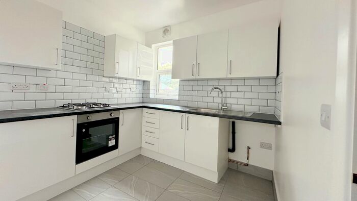 4 Bedroom Flat To Rent In Prince Regent Lane, London, E13