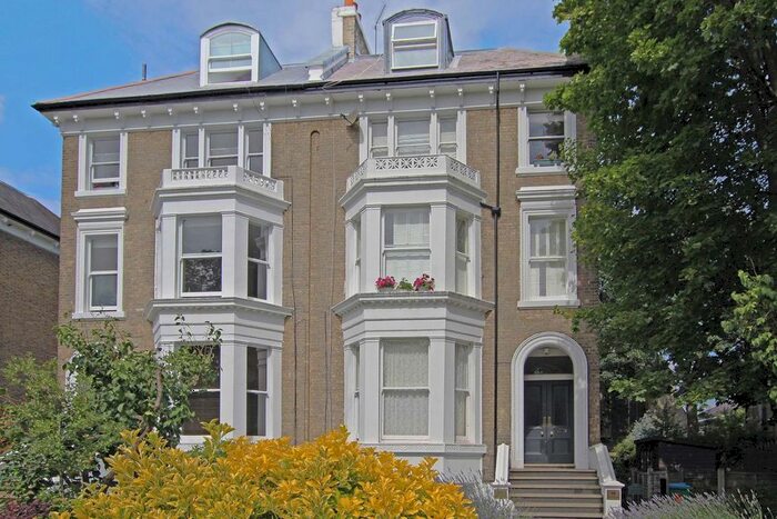 2 Bedroom Flat To Rent In Cambridge Park, Twickenham, TW1
