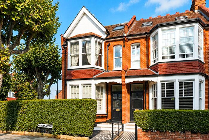 1 Bedroom Flat For Sale In Priory Avenue, Hornsey, N8