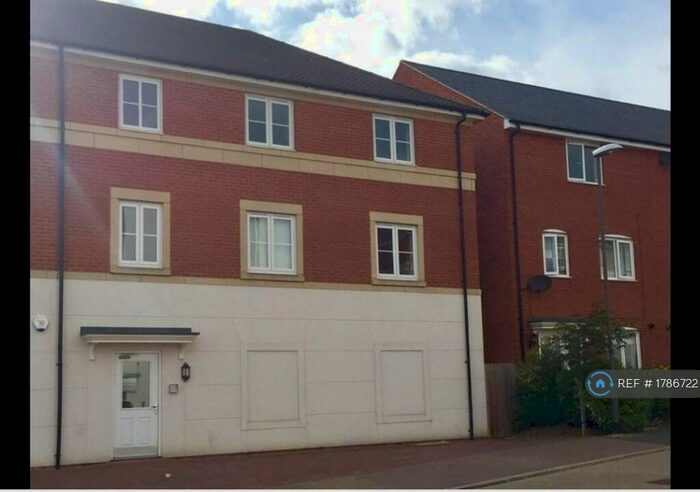 2 Bedroom Flat To Rent In Prince Rupert Drive, Aylesbury, HP19