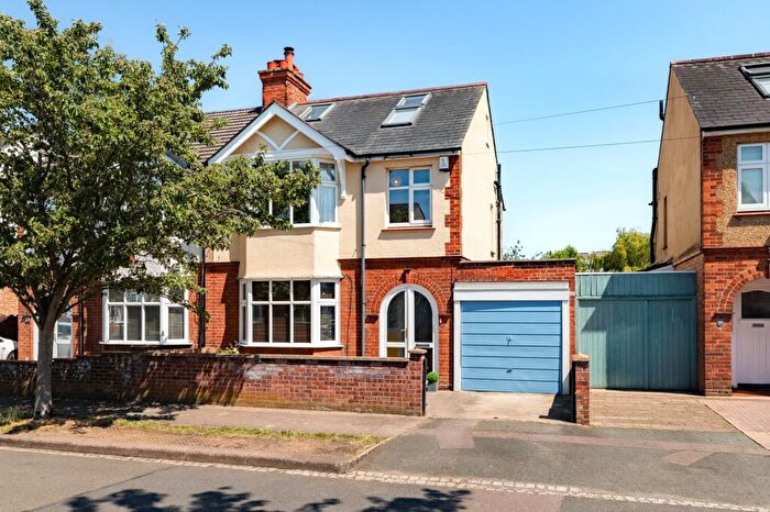 4 Bedroom Semi-Detached House For Sale In Harvey Road, Bedford, MK41