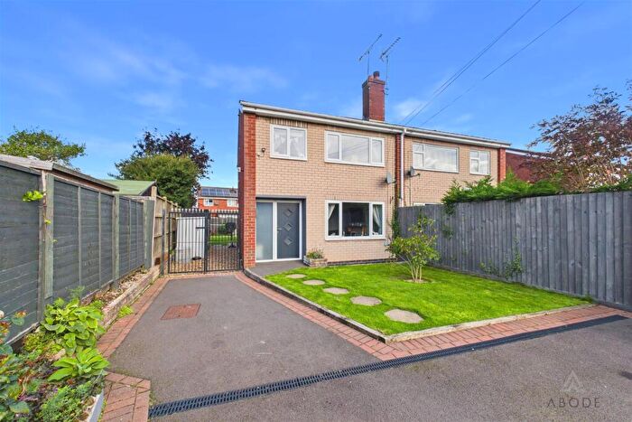 3 Bedroom Semi-Detached House For Sale In Hawthornden Avenue, Uttoxeter, Staffordshire, ST14