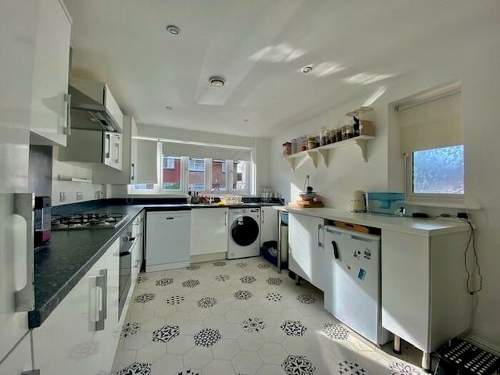 4 Bedroom Terraced House To Rent In Woking, GU22