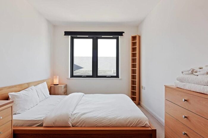 2 Bedroom Flat To Rent In Flat, Mackintosh Lane, London, E9