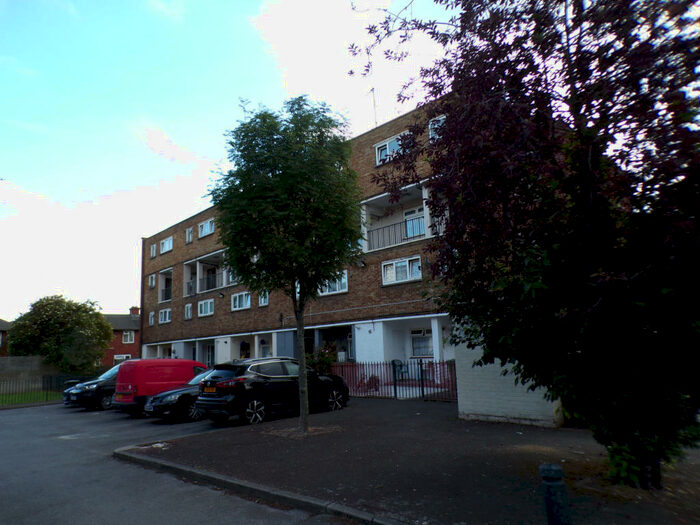 3 Bedroom Flat To Rent In Plaistow, Plaistow, E13