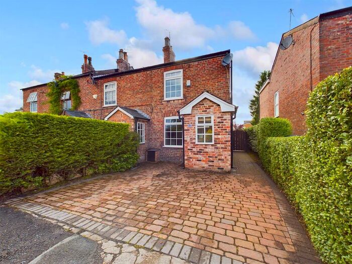 2 Bedroom End Of Terrace House To Rent In Sunnybank Drive, Wilmslow, SK9