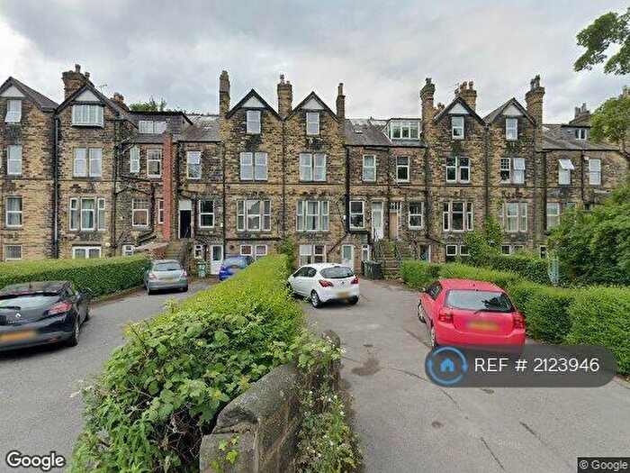 2 Bedroom Flat To Rent In Holly Bank, Leeds, LS6