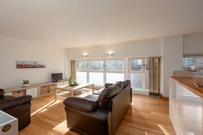 2 Bedroom Flat For Sale In / Springvalley Gardens, Edinburgh, EH10