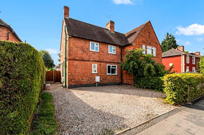 3 Bedroom Semi-Detached House For Sale In Waltham Avenue, Leicester, LE3