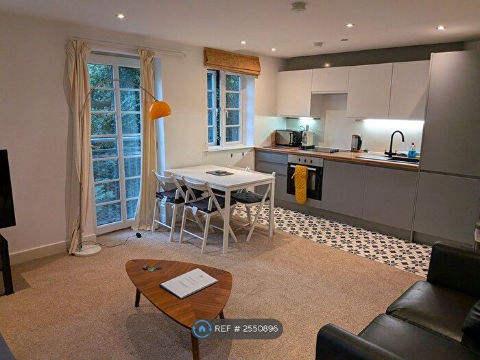 2 Bedroom Flat To Rent In Low Pavement, Nottingham, NG1