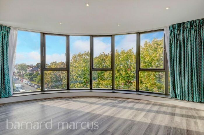 3 Bedroom Flat To Rent In Manor Road, Wallington, SM6