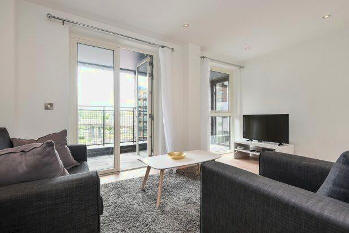 2 Bedroom Flat To Rent In Deptford Bridge, London, SE8