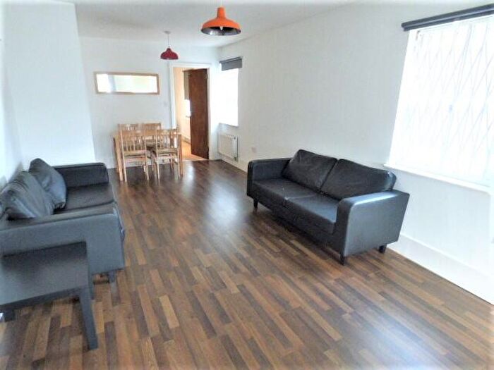 1 Bedroom Apartment To Rent In St. Stephens Road, Bow, E3