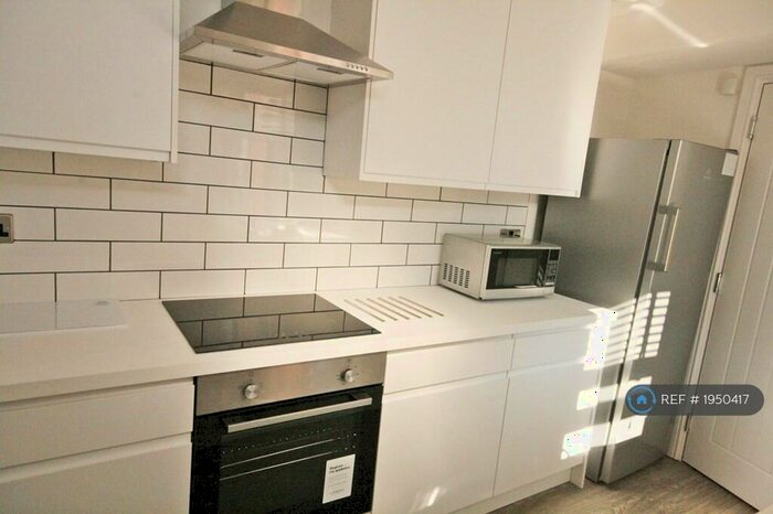 6 Bedroom Terraced House To Rent In Winston Gardens, Leeds, LS6