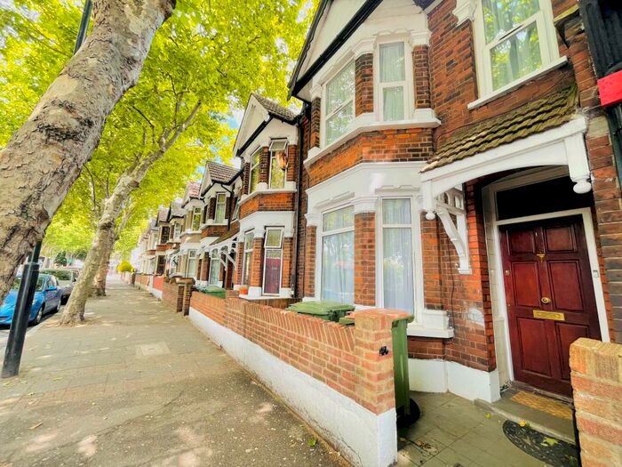 5 Bedroom House To Rent In Prince Regents Lane, E13