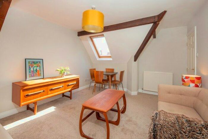 2 Bedroom Flat To Rent In St. Peters Grove, York, YO30