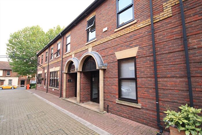 2 Bedroom Flat To Rent In Mount Mews, Hampton Hill, TW12