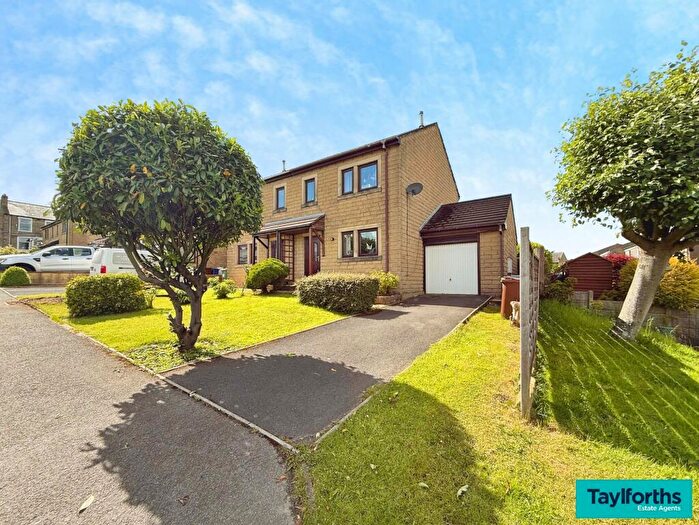 3 Bedroom Semi Detached House For Sale In Riding Close, Barnoldswick, BB18