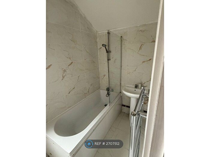 1 Bedroom Flat To Rent In Chipstead Valley Cousldon, Croydon, CR5