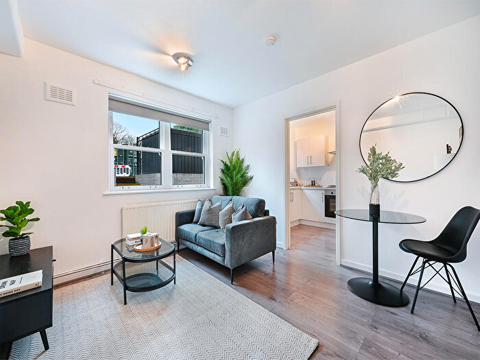 1 Bedroom Apartment To Rent In The Gardens, East Dulwich London, SE22