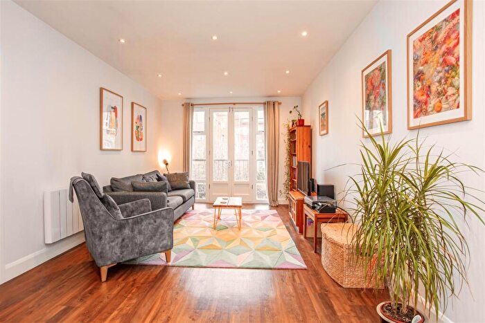 2 Bedroom Flat For Sale In Fairfield Road, Bow, E3