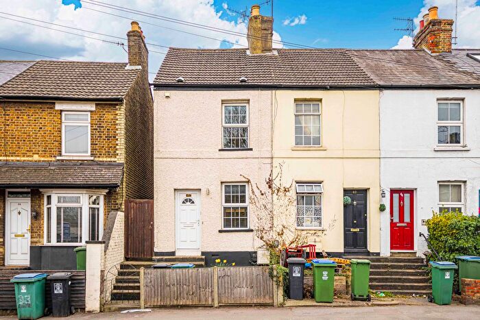 2 Bedroom End Of Terrace House To Rent In Pinner Road, Oxhey, Herts, WD19