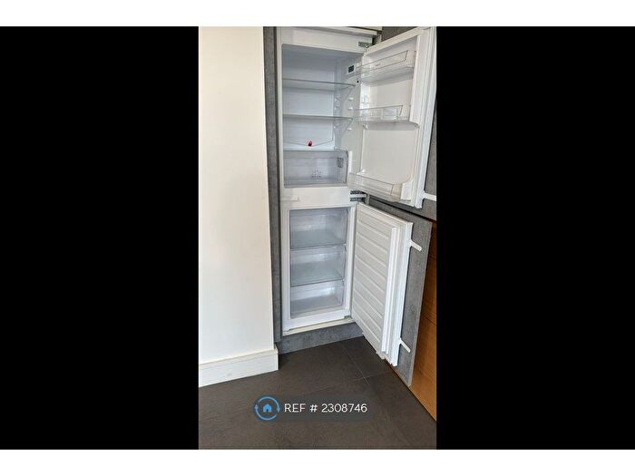 1 Bedroom Flat To Rent In Wiltshire Court, Swindon, SN1