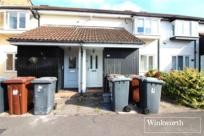 2 Bedroom Maisonette To Rent In Bray Close, Borehamwood, Hertfordshire, WD6