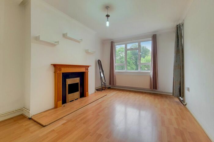 3 Bedroom Flat To Rent In Patmore Estate, London, SW8