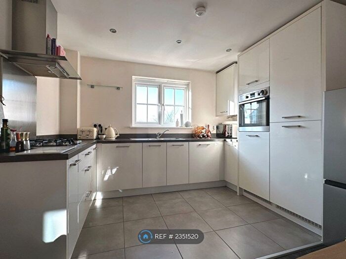 2 Bedroom Flat To Rent In Barn Owl Drive, Binfield, Bracknell, RG12