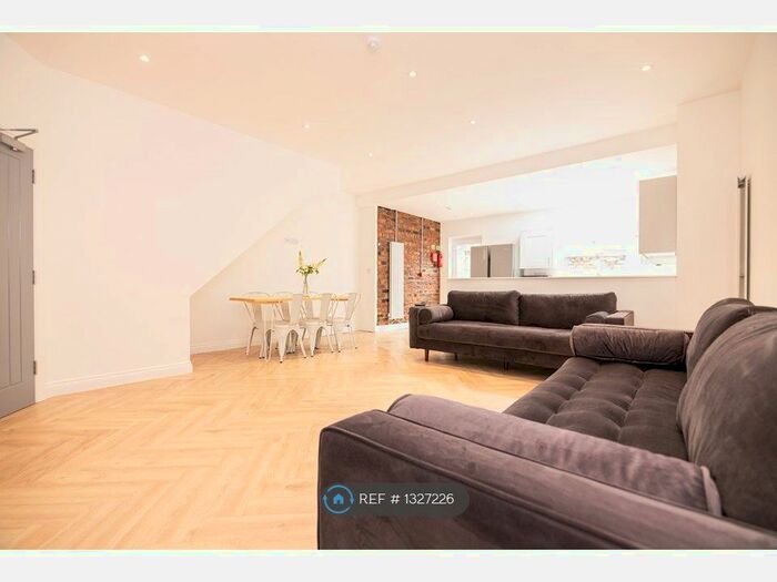 6 Bedroom Terraced House To Rent In Brookdale Road, Liverpool L15