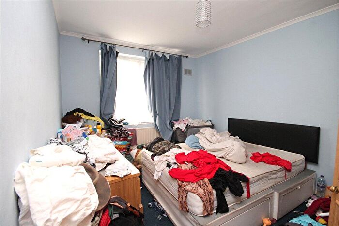 2 Bedroom Detached House For Sale In Laurier Road, Croydon, CR0