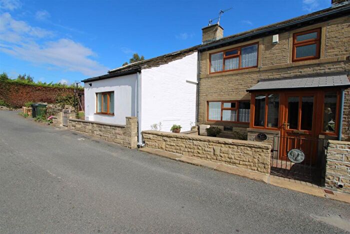 2 Bedroom Cottage To Rent In Squirrel Lane, Bradford, BD13